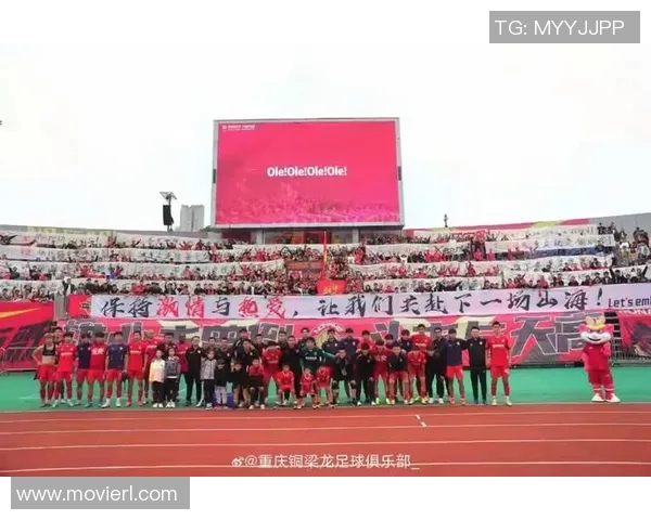 向余望头球破门助力重庆铜梁龙勇夺胜利展现团队精神与拼搏意志