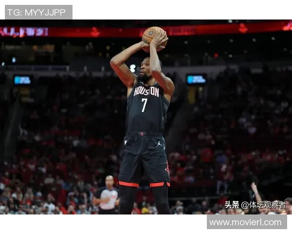 火箭队全队表现低迷，主教练开始调整阵容以期扭转局势